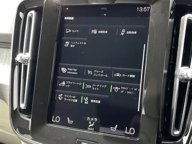 ボルボ ＸＣ４０ B4 AWD インスクリプション 三重県 2021(令3)年 2.8万km クリスタルホワイトP ワンオーナー/本革シート/パワーシート/シートヒーター/ハーマンカードンスピーカー/360度カメラ/純正ナビゲーション/Bluetooth接続/USB接続/フルセグ地上波TV/FM/AMラジオ/置くだけ充電/ETC/カープレイ/フットオープナー付電動リアゲート/City Safety（衝突回避・被害軽減ブレーキ）/ブラインドスポットモニター/ACC