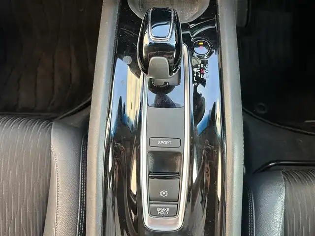 ホンダ ヴェゼル ハイブリッド Z ホンダセンシング 佐賀県 2021(令3)年 9.1万km クリスタルブラックパール ホンダセンシング/レーダークルーズコントロール/純正8インチSDナビ/・バックカメラ/・フルセグTV/BT/CD/DVD/前後ドライブレコーダー/ETC/ハーフレザーシート/前席シートヒーター/純正17インチAW/LEDヘッドライト/オートライト/フォグランプ/革巻きステアリング/パドルシフト/電動パーキングスイッチ/スペアキー×１/取扱説明書/保証書