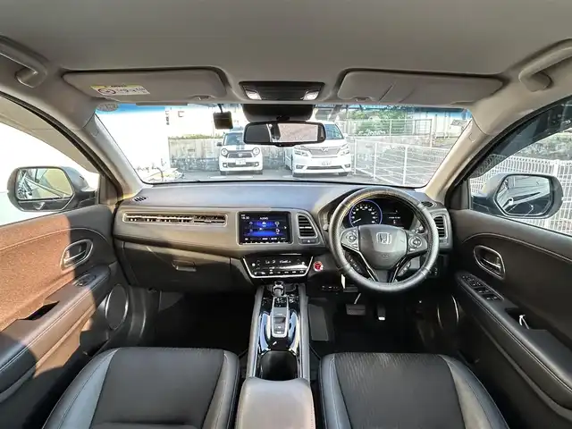 ホンダ ヴェゼル ハイブリッド Z ホンダセンシング 佐賀県 2021(令3)年 9.1万km クリスタルブラックパール ホンダセンシング/レーダークルーズコントロール/純正8インチSDナビ/・バックカメラ/・フルセグTV/BT/CD/DVD/前後ドライブレコーダー/ETC/ハーフレザーシート/前席シートヒーター/純正17インチAW/LEDヘッドライト/オートライト/フォグランプ/革巻きステアリング/パドルシフト/電動パーキングスイッチ/スペアキー×１/取扱説明書/保証書