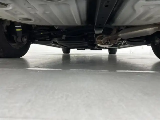 トヨタ エスクァイア ハイブリッド Gi プレミアムパッケージ ブラックテーラード 茨城県 2019(令1)年 5.4万km ホワイトパールクリスタルシャイン 純正9型ナビ/バックカメラ/フルセグ/TRDエアロ/TRDフロントグリル/AC100V/衝突被害軽減ブレーキ/車線逸脱抑制装置/クルーズコントロール/オートマチックハイビーム/クリアランスソナー/両側電動スライドドア/ETC2.0/シートヒーター/社外15インチAW/LEDヘッドライト/スマートキー