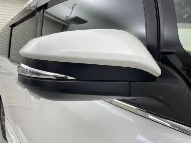 トヨタ エスクァイア ハイブリッド Gi プレミアムパッケージ ブラックテーラード 茨城県 2019(令1)年 5.4万km ホワイトパールクリスタルシャイン 純正9型ナビ/バックカメラ/フルセグ/TRDエアロ/TRDフロントグリル/AC100V/衝突被害軽減ブレーキ/車線逸脱抑制装置/クルーズコントロール/オートマチックハイビーム/クリアランスソナー/両側電動スライドドア/ETC2.0/シートヒーター/社外15インチAW/LEDヘッドライト/スマートキー