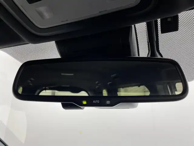トヨタ エスクァイア ハイブリッド Gi プレミアムパッケージ ブラックテーラード 茨城県 2019(令1)年 5.4万km ホワイトパールクリスタルシャイン 純正9型ナビ/バックカメラ/フルセグ/TRDエアロ/TRDフロントグリル/AC100V/衝突被害軽減ブレーキ/車線逸脱抑制装置/クルーズコントロール/オートマチックハイビーム/クリアランスソナー/両側電動スライドドア/ETC2.0/シートヒーター/社外15インチAW/LEDヘッドライト/スマートキー