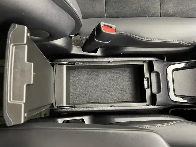 トヨタ エスクァイア ハイブリッド Gi プレミアムパッケージ ブラックテーラード 茨城県 2019(令1)年 5.4万km ホワイトパールクリスタルシャイン 純正9型ナビ/バックカメラ/フルセグ/TRDエアロ/TRDフロントグリル/AC100V/衝突被害軽減ブレーキ/車線逸脱抑制装置/クルーズコントロール/オートマチックハイビーム/クリアランスソナー/両側電動スライドドア/ETC2.0/シートヒーター/社外15インチAW/LEDヘッドライト/スマートキー