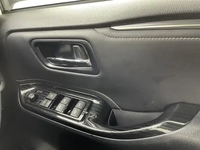 トヨタ エスクァイア ハイブリッド Gi プレミアムパッケージ ブラックテーラード 茨城県 2019(令1)年 5.4万km ホワイトパールクリスタルシャイン 純正9型ナビ/バックカメラ/フルセグ/TRDエアロ/TRDフロントグリル/AC100V/衝突被害軽減ブレーキ/車線逸脱抑制装置/クルーズコントロール/オートマチックハイビーム/クリアランスソナー/両側電動スライドドア/ETC2.0/シートヒーター/社外15インチAW/LEDヘッドライト/スマートキー