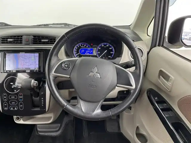 三菱 ｅＫワゴン G　セーフティPKG 大分県 2015(平27)年 3.1万km シルキーホワイト 社外SDナビ/（フルセグ/CD/DVD/AM/FM)/アラウンドビューモニター/衝突軽減ブレーキ/オートハイビーム/オートライト/HIDヘッドライト/オートエアコン/運転席シートヒーター/純正アルミホイール/電動格納ミラー/プッシュスタート・スマートキー/保証書・取扱説明書