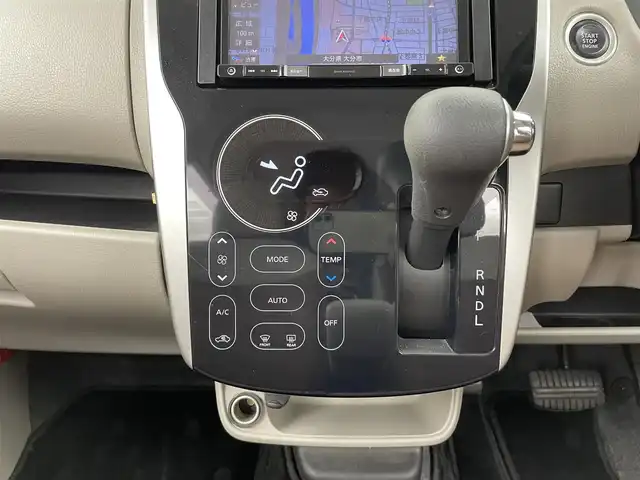 三菱 ｅＫワゴン G　セーフティPKG 大分県 2015(平27)年 3.1万km シルキーホワイト 社外SDナビ/（フルセグ/CD/DVD/AM/FM)/アラウンドビューモニター/衝突軽減ブレーキ/オートハイビーム/オートライト/HIDヘッドライト/オートエアコン/運転席シートヒーター/純正アルミホイール/電動格納ミラー/プッシュスタート・スマートキー/保証書・取扱説明書