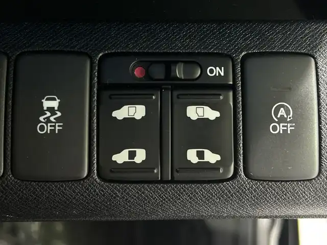 ホンダ ステップワゴン スパーダ Z 神奈川県 2013(平25)年 9万km プレミアムスパークルブラックパール 純正9インチナビ/バックカメラ/ビルトインETC/ステアリングリモコン/パドルシフト/オートエアコン/両側パワースライドドア/純正HIDヘッドライト/フォグランプ/純正16インチアルミホイール/横滑り防止機能/ヒルスタートアシスト/電動格納ウィンカーミラー/ドアバイザー