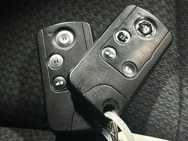 ホンダ ステップワゴン スパーダ Z 神奈川県 2013(平25)年 9万km プレミアムスパークルブラックパール 純正9インチナビ/バックカメラ/ビルトインETC/ステアリングリモコン/パドルシフト/オートエアコン/両側パワースライドドア/純正HIDヘッドライト/フォグランプ/純正16インチアルミホイール/横滑り防止機能/ヒルスタートアシスト/電動格納ウィンカーミラー/ドアバイザー