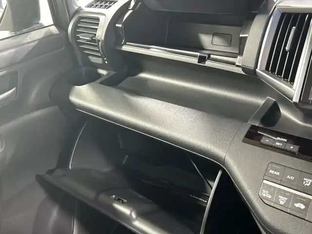 ホンダ ステップワゴン スパーダ Z 神奈川県 2013(平25)年 9万km プレミアムスパークルブラックパール 純正9インチナビ/バックカメラ/ビルトインETC/ステアリングリモコン/パドルシフト/オートエアコン/両側パワースライドドア/純正HIDヘッドライト/フォグランプ/純正16インチアルミホイール/横滑り防止機能/ヒルスタートアシスト/電動格納ウィンカーミラー/ドアバイザー