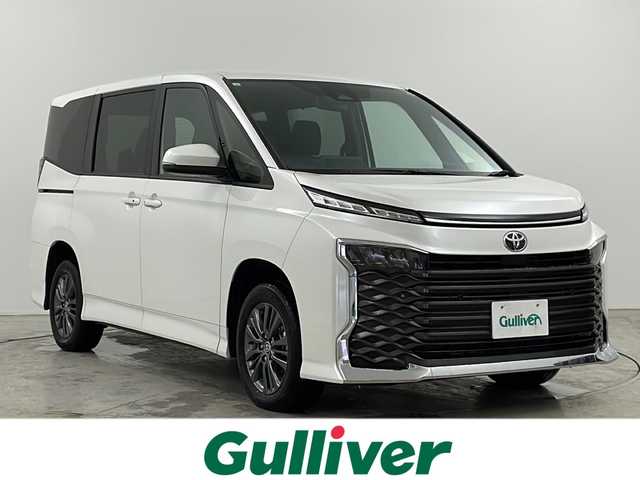 トヨタ ヴォクシー S－G 道央・札幌 2024(令6)年 0.7万km ホワイトパールクリスタルシャイン ・４WD  寒冷地仕様/・トヨタセーフティセンス/・レーダークルーズコントロール/・プリクラッシュセーフティ/・ブラインドスポットモニター/・純正ディスプレイオーディオナビ/・CD/DVD/フルセグTV/・Bluetooth接続/・バックカメラ/・両側パワースライドドア/・アイドリングストップ/・車線逸脱警報/・オートLEDライト/・オートマチックハイビーム/・ETC/・スマートキー