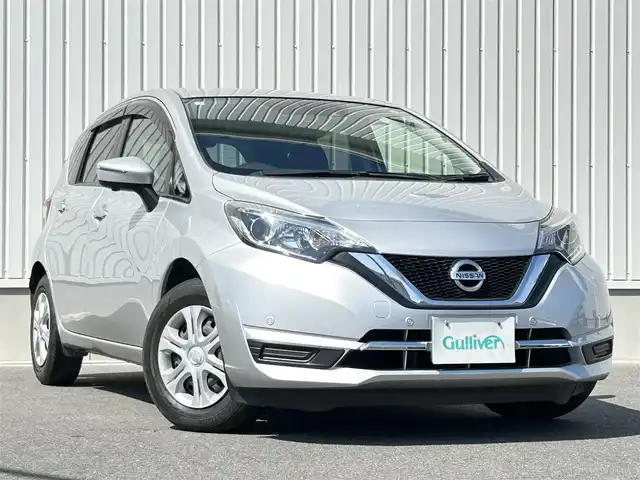 日産 ノート メダリスト X 群馬県 2018(平30)年 1.6万km ブリリアントシルバー 純正メモリーナビ/(フルセグTV/CD/DVD/Bluetooth/SD/FM/AM)/アラウンドビューモニター/コーナーセンサー/レーンキープアシスト/衝突軽減ブレーキ/横滑り防止装置/デジタルインナーミラー/純正ドラレコ（前方）/ハーフレザーシート/運転席アームレスト/ETC/LEDヘッドライト/オートライト/電動格納ウインカーミラー/純正フロアマット/純正ドアバイザー/アイドリングストップ/プッシュスタート/保証書/取扱説明書/スペアキー1本