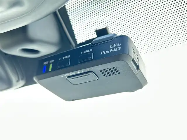 日産 ノート メダリスト X 群馬県 2018(平30)年 1.6万km ブリリアントシルバー 純正メモリーナビ/(フルセグTV/CD/DVD/Bluetooth/SD/FM/AM)/アラウンドビューモニター/コーナーセンサー/レーンキープアシスト/衝突軽減ブレーキ/横滑り防止装置/デジタルインナーミラー/純正ドラレコ（前方）/ハーフレザーシート/運転席アームレスト/ETC/LEDヘッドライト/オートライト/電動格納ウインカーミラー/純正フロアマット/純正ドアバイザー/アイドリングストップ/プッシュスタート/保証書/取扱説明書/スペアキー1本