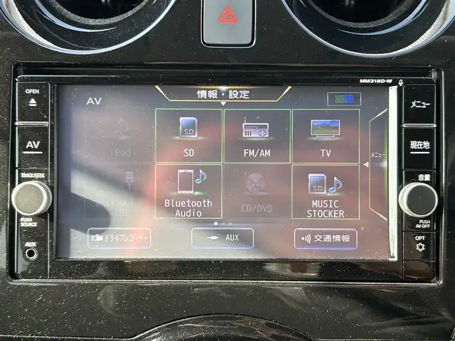 日産 ノート メダリスト X 群馬県 2018(平30)年 1.6万km ブリリアントシルバー 純正メモリーナビ/(フルセグTV/CD/DVD/Bluetooth/SD/FM/AM)/アラウンドビューモニター/コーナーセンサー/レーンキープアシスト/衝突軽減ブレーキ/横滑り防止装置/デジタルインナーミラー/純正ドラレコ（前方）/ハーフレザーシート/運転席アームレスト/ETC/LEDヘッドライト/オートライト/電動格納ウインカーミラー/純正フロアマット/純正ドアバイザー/アイドリングストップ/プッシュスタート/保証書/取扱説明書/スペアキー1本