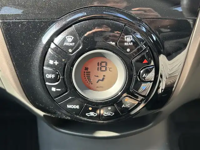 日産 ノート メダリスト X 群馬県 2018(平30)年 1.6万km ブリリアントシルバー 純正メモリーナビ/(フルセグTV/CD/DVD/Bluetooth/SD/FM/AM)/アラウンドビューモニター/コーナーセンサー/レーンキープアシスト/衝突軽減ブレーキ/横滑り防止装置/デジタルインナーミラー/純正ドラレコ（前方）/ハーフレザーシート/運転席アームレスト/ETC/LEDヘッドライト/オートライト/電動格納ウインカーミラー/純正フロアマット/純正ドアバイザー/アイドリングストップ/プッシュスタート/保証書/取扱説明書/スペアキー1本