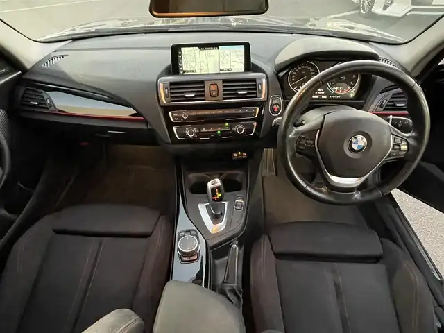 ＢＭＷ １１８ｄ スポーツ 東京都 2017(平29)年 14.2万km サファイアブラックP ユーザー買取車/純正ナビ/・AUX/CD/DVD/BT/USB/バックカメラ/追従クルコン/レーンキープアシスト/クリアランスソナー/harman/kardonサウンドシステム/横滑り防止装置/ドライブモード/ミラー一体型ＥＴＣ/アイドリングストップ/純正アルミ/Ｆフォグランプ/プッシュスタート