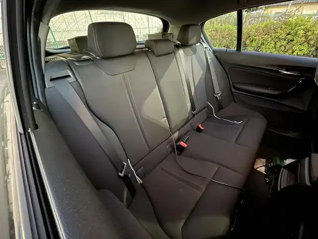 ＢＭＷ １１８ｄ スポーツ 東京都 2017(平29)年 14.2万km サファイアブラックP ユーザー買取車/純正ナビ/・AUX/CD/DVD/BT/USB/バックカメラ/追従クルコン/レーンキープアシスト/クリアランスソナー/harman/kardonサウンドシステム/横滑り防止装置/ドライブモード/ミラー一体型ＥＴＣ/アイドリングストップ/純正アルミ/Ｆフォグランプ/プッシュスタート