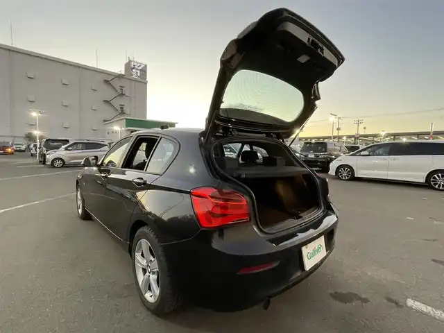 ＢＭＷ １１８ｄ スポーツ 東京都 2017(平29)年 14.2万km サファイアブラックP ユーザー買取車/純正ナビ/・AUX/CD/DVD/BT/USB/バックカメラ/追従クルコン/レーンキープアシスト/クリアランスソナー/harman/kardonサウンドシステム/横滑り防止装置/ドライブモード/ミラー一体型ＥＴＣ/アイドリングストップ/純正アルミ/Ｆフォグランプ/プッシュスタート