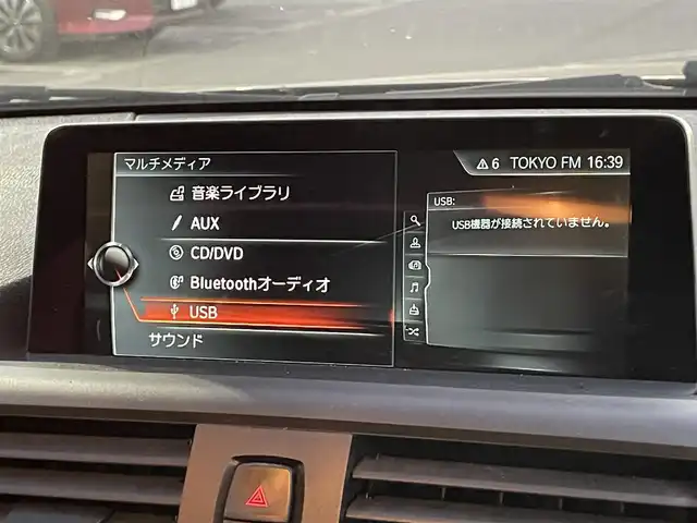 ＢＭＷ １１８ｄ スポーツ 東京都 2017(平29)年 14.2万km サファイアブラックP ユーザー買取車/純正ナビ/・AUX/CD/DVD/BT/USB/バックカメラ/追従クルコン/レーンキープアシスト/クリアランスソナー/harman/kardonサウンドシステム/横滑り防止装置/ドライブモード/ミラー一体型ＥＴＣ/アイドリングストップ/純正アルミ/Ｆフォグランプ/プッシュスタート