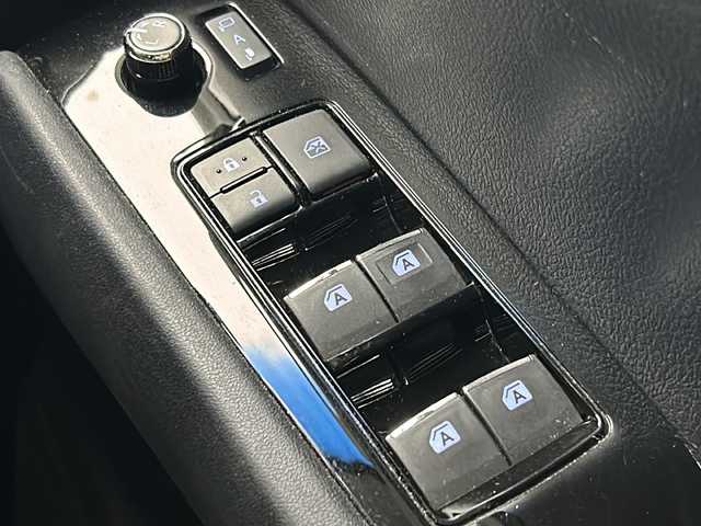 トヨタ ヴェルファイア Z 宮城県 2015(平27)年 6万km ブラック アルパイン10インチナビ/12.8インチフリップダウンモニター/両側パワースライドドア/RS-Rダウンサス(純正部品車載)/バックカメラ/ビルトインETC/プッシュスタート/スマートキー/オートライト/LEDヘッドライト/フォグランプ/ドアバイザー/純正フロアマット/レザー調シートカバー/純正18インチアルミホイール