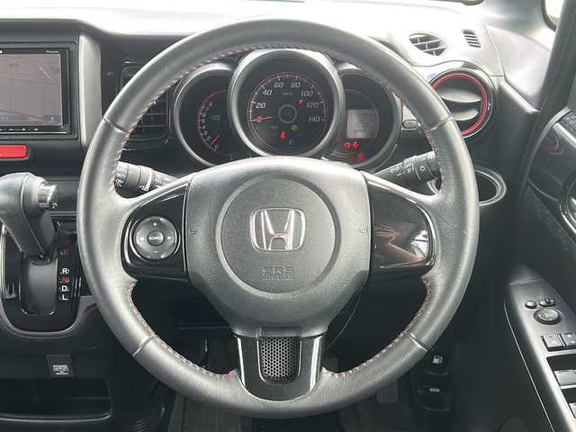 ホンダ Ｎ ＢＯＸ カスタム SSパッケージ 佐賀県 2014(平26)年 7.9万km プレミアムホワイトパール Carrozzeriaナビ/CTBA/両側パワースライドドア/ETC/革巻きステアリング/ステアリングリモコン/プッシュスタート/スマートキー/HIDヘッドライト/フォグライト/純正アルミホイール