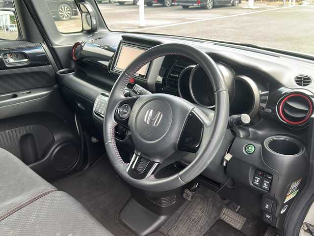 ホンダ Ｎ ＢＯＸ カスタム SSパッケージ 佐賀県 2014(平26)年 7.9万km プレミアムホワイトパール Carrozzeriaナビ/CTBA/両側パワースライドドア/ETC/革巻きステアリング/ステアリングリモコン/プッシュスタート/スマートキー/HIDヘッドライト/フォグライト/純正アルミホイール