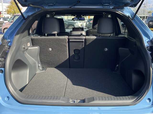 トヨタ ヤリスクロス Z 長野県 2023(令5)年 1万km グレイッシュブルー 禁煙車/8インチディスプレイオーディオ/（Bluetooth/Miracast）/セーフティセンス/・プリクラッシュセーフティ/・レーントレーシングアシスト/・レーダークルーズコントロール/・オートマチックハイビーム/・ロードサインアシスト/・先行車発進告知機能/・セカンダリーコリジョンブレーキ/・インテリジェントクリアランスソナー/バックカメラ/ビルトインETC/ドライブレコーダー機能付デジタルインナーミラー/ハーフレザーシート/運転席パワーシート/前席シートヒーター/革巻きステアリング/ステアリングスイッチ/ステアリングヒーター/電動パーキングブレーキ/ブレーキホールド/LEDヘッドライト/オートライト/スマートキー/Pスタート/電動格納ミラー/純正18インチAW/フロアマット