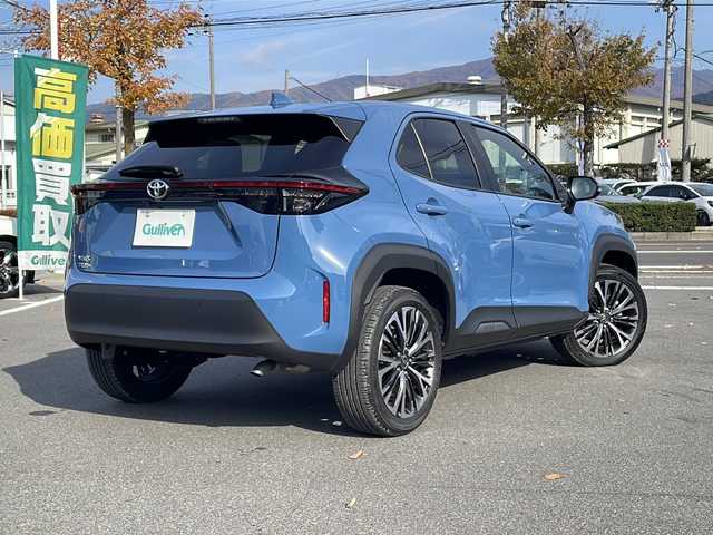 トヨタ ヤリスクロス Z 長野県 2023(令5)年 1万km グレイッシュブルー 禁煙車/8インチディスプレイオーディオ/（Bluetooth/Miracast）/セーフティセンス/・プリクラッシュセーフティ/・レーントレーシングアシスト/・レーダークルーズコントロール/・オートマチックハイビーム/・ロードサインアシスト/・先行車発進告知機能/・セカンダリーコリジョンブレーキ/・インテリジェントクリアランスソナー/バックカメラ/ビルトインETC/ドライブレコーダー機能付デジタルインナーミラー/ハーフレザーシート/運転席パワーシート/前席シートヒーター/革巻きステアリング/ステアリングスイッチ/ステアリングヒーター/電動パーキングブレーキ/ブレーキホールド/LEDヘッドライト/オートライト/スマートキー/Pスタート/電動格納ミラー/純正18インチAW/フロアマット