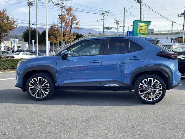 トヨタ ヤリスクロス Z 長野県 2023(令5)年 1万km グレイッシュブルー 禁煙車/8インチディスプレイオーディオ/（Bluetooth/Miracast）/セーフティセンス/・プリクラッシュセーフティ/・レーントレーシングアシスト/・レーダークルーズコントロール/・オートマチックハイビーム/・ロードサインアシスト/・先行車発進告知機能/・セカンダリーコリジョンブレーキ/・インテリジェントクリアランスソナー/バックカメラ/ビルトインETC/ドライブレコーダー機能付デジタルインナーミラー/ハーフレザーシート/運転席パワーシート/前席シートヒーター/革巻きステアリング/ステアリングスイッチ/ステアリングヒーター/電動パーキングブレーキ/ブレーキホールド/LEDヘッドライト/オートライト/スマートキー/Pスタート/電動格納ミラー/純正18インチAW/フロアマット