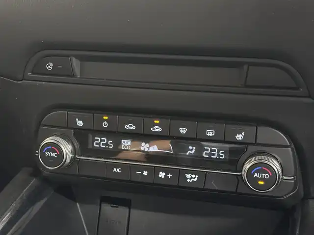 マツダ ＣＸ－５ XD Lパッケージ 三重県 2018(平30)年 6.6万km マシーングレープレミアムM ディーゼル・ターボ/FF/MTモード付フロア6AT/純正 8インチナビ/（FM/AM/aha/Stitcher/Bluetooth/USB/CD*/AUX/DVD*/TV*）/360°ビュー・モニター*/BOSEサウンドシステム*/ドライブレコーダー 前方/ETC/安全/●車間認知支援システム/●スマートブレーキサポート/●スマートシティブレーキサポート/●車線逸脱警報/●レーンキープアシストシステム/●レーダークルーズコントロール/●BSMシステム（RCTA機能付）/●交通標識認識システム/●ドライバーアテンションアラート/●パーキングセンサーシステム 前後*/装備/・本革シート（黒）/・パワーシート（D10way/N6way）/・シートヒーター（D/N/2nd左右）/・ステアリングヒーター/・パワーテールゲート/・アクティブドライビングディスプレイ（HUD）/・左右独立オートエアコン/・オートライト/・LEDヘッドランプ/・ハイビームコントロールシステム（HBC）/・レインセンサーワイパー/・電子パーキングブレーキ＆オートホールド/・ステアリングスイッチ/・プッシュスタート/・純正17inAW/・スマートキーx2/・保/取/ナビ取/など/*…メーカーOP