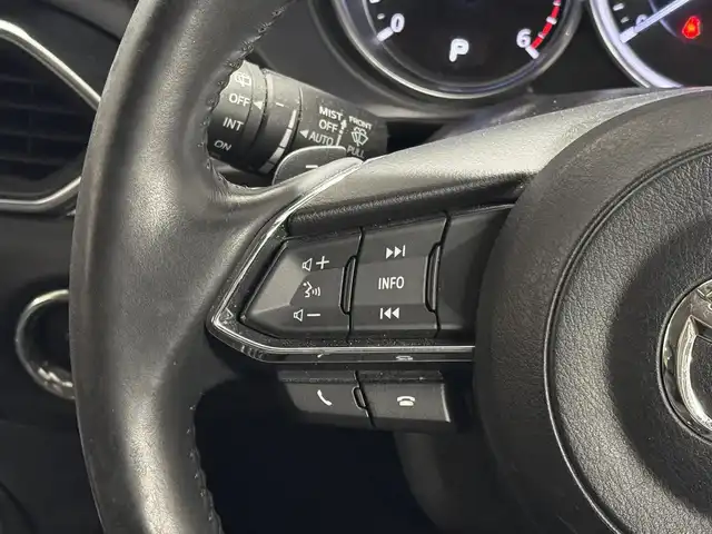 マツダ ＣＸ－５ XD Lパッケージ 三重県 2018(平30)年 6.6万km マシーングレープレミアムM ディーゼル・ターボ/FF/MTモード付フロア6AT/純正 8インチナビ/（FM/AM/aha/Stitcher/Bluetooth/USB/CD*/AUX/DVD*/TV*）/360°ビュー・モニター*/BOSEサウンドシステム*/ドライブレコーダー 前方/ETC/安全/●車間認知支援システム/●スマートブレーキサポート/●スマートシティブレーキサポート/●車線逸脱警報/●レーンキープアシストシステム/●レーダークルーズコントロール/●BSMシステム（RCTA機能付）/●交通標識認識システム/●ドライバーアテンションアラート/●パーキングセンサーシステム 前後*/装備/・本革シート（黒）/・パワーシート（D10way/N6way）/・シートヒーター（D/N/2nd左右）/・ステアリングヒーター/・パワーテールゲート/・アクティブドライビングディスプレイ（HUD）/・左右独立オートエアコン/・オートライト/・LEDヘッドランプ/・ハイビームコントロールシステム（HBC）/・レインセンサーワイパー/・電子パーキングブレーキ＆オートホールド/・ステアリングスイッチ/・プッシュスタート/・純正17inAW/・スマートキーx2/・保/取/ナビ取/など/*…メーカーOP
