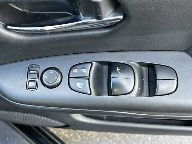 日産 セレナ ハイウェイスター 青森県 2017(平29)年 7.8万km ダイヤモンドブラック ・4WD/・純正9インチナビ/・純正フリップダウンモニター/・フルセグ/・Bluetooth/・エンジンスターター/・両側パワースライドドア/・衝突軽減ブレーキ/・レーンキープアシスト/・レーダークルーズコントロール/・プッシュスタート/・スマートキー/・ETC/・純正15AW/・純正LEDヘッドライト/・純正フォグライト