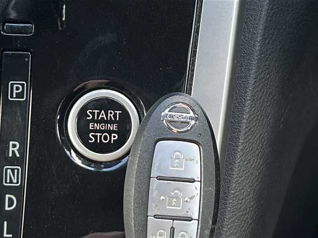 日産 セレナ ハイウェイスター 青森県 2017(平29)年 7.8万km ダイヤモンドブラック ・4WD/・純正9インチナビ/・純正フリップダウンモニター/・フルセグ/・Bluetooth/・エンジンスターター/・両側パワースライドドア/・衝突軽減ブレーキ/・レーンキープアシスト/・レーダークルーズコントロール/・プッシュスタート/・スマートキー/・ETC/・純正15AW/・純正LEDヘッドライト/・純正フォグライト