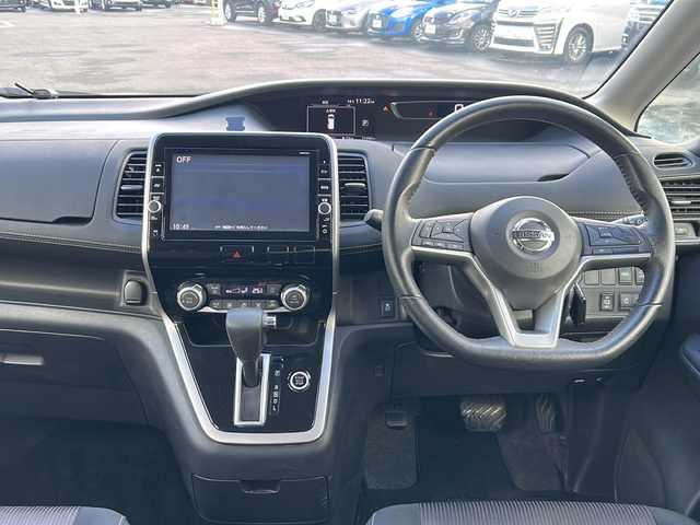 日産 セレナ ハイウェイスター 青森県 2017(平29)年 7.8万km ダイヤモンドブラック ・4WD/・純正9インチナビ/・純正フリップダウンモニター/・フルセグ/・Bluetooth/・エンジンスターター/・両側パワースライドドア/・衝突軽減ブレーキ/・レーンキープアシスト/・レーダークルーズコントロール/・プッシュスタート/・スマートキー/・ETC/・純正15AW/・純正LEDヘッドライト/・純正フォグライト