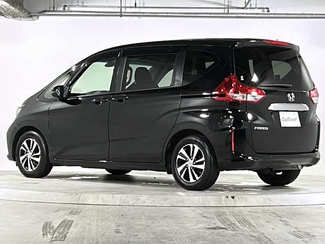 ホンダ フリード G 広島県 2022(令4)年 1.8万km クリスタルブラックパール 禁煙/純正9インチナビ/CD/DVD/DTV/Bluetooth/バックカメラ/両側パワースライドドア/シートヒーター/LEDオートライト/ビルトインETC/前後ドライブレコーダー/ステアリングスイッチ/純正アルミホイール/フロアマット/ドアバイザー/アイドリングストップ/スマートキー/スペアキー/プッシュスタート
