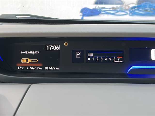 ホンダ フリード G 広島県 2022(令4)年 1.8万km クリスタルブラックパール 禁煙/純正9インチナビ/CD/DVD/DTV/Bluetooth/バックカメラ/両側パワースライドドア/シートヒーター/LEDオートライト/ビルトインETC/前後ドライブレコーダー/ステアリングスイッチ/純正アルミホイール/フロアマット/ドアバイザー/アイドリングストップ/スマートキー/スペアキー/プッシュスタート