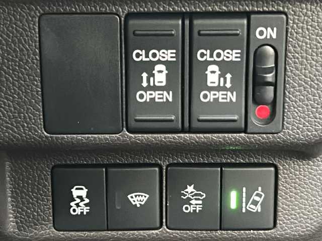 ホンダ フリード G 広島県 2022(令4)年 1.8万km クリスタルブラックパール 禁煙/純正9インチナビ/CD/DVD/DTV/Bluetooth/バックカメラ/両側パワースライドドア/シートヒーター/LEDオートライト/ビルトインETC/前後ドライブレコーダー/ステアリングスイッチ/純正アルミホイール/フロアマット/ドアバイザー/アイドリングストップ/スマートキー/スペアキー/プッシュスタート