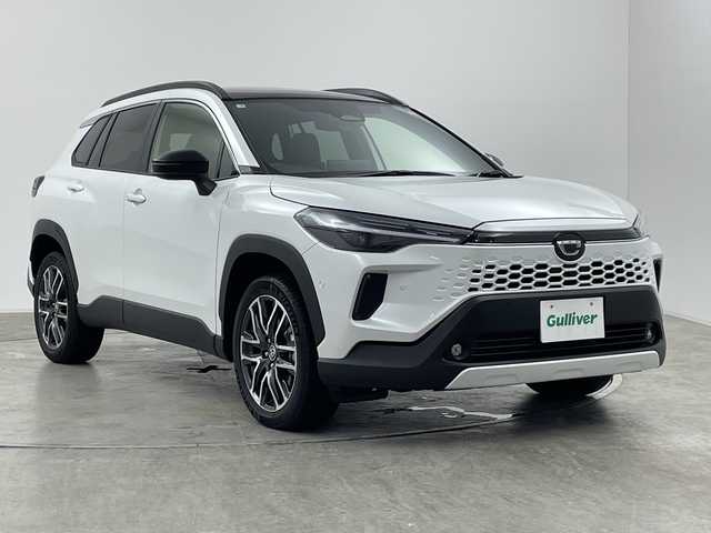 トヨタ カローラ クロス ハイブリッド Z 群馬県 2025(令7)年 0.1万km プラチナホワイトパールマイカ パノラマルーフ　/純正１０．５型ナビ　/全周囲カメラ　/トヨタチームメイト（アドバンストパーク＋パーキングサポートブレーキ）/ＢＳＭ　/＝＝＝＝＝＝＝＝＝＝＝＝＝＝＝＝＝＝＝＝＝＝＝/レザーシート　/シートヒーター／シートベンチレーション　/ＥＴＣ２．０　/ハンドルヒーター　/電動リアゲート　/ＬＥＤライト　/禁煙車