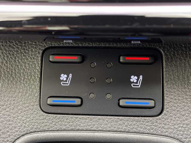 トヨタ カローラ クロス ハイブリッド Z 群馬県 2025(令7)年 0.1万km プラチナホワイトパールマイカ パノラマルーフ　/純正１０．５型ナビ　/全周囲カメラ　/トヨタチームメイト（アドバンストパーク＋パーキングサポートブレーキ）/ＢＳＭ　/＝＝＝＝＝＝＝＝＝＝＝＝＝＝＝＝＝＝＝＝＝＝＝/レザーシート　/シートヒーター／シートベンチレーション　/ＥＴＣ２．０　/ハンドルヒーター　/電動リアゲート　/ＬＥＤライト　/禁煙車