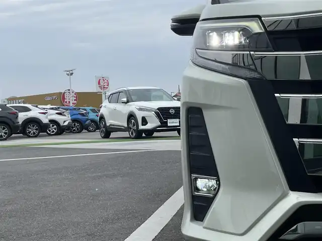 トヨタ ノア Si ダブルバイビー 香川県 2018(平30)年 5.9万km ラグジュアリーホワイトパールクリスタルシャインガラスフレーク 後期モデル/純正12.1インチフリップダウンモニター（V12T-R66C）/純正10インチディーラーナビ（NSZN-Z66T）/（CD/DVD/SD/MSV/Bluetooth/フルセグ）/バックカメラ/純正ビルトインETC/社外前後ドライブレコーダー（ZDR-015）/両側パワースライドドア/トヨタセーフティセンス/・プリクラッシュセーフティ/・レーンディパーチャーアラート/・オートマチックハイビーム/・先行車発進お知らせ/ハーフレザーシート/クルーズコントロール/アイドリングストップ/LEDヘッドランプ/LEDフォグランプ/純正16インチアルミホイール/リアオートエアコン/リアサンシェード/純正フロアマット/点検記録簿（R1.10/R3.4/R5.4/R6.3）/社外19インチAW付サマータイヤ4本車載/（225/40/R19、溝3mm)