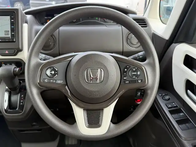 ホンダ Ｎ ＢＯＸ L 道南・函館 2023(令5)年 1.1万km プラチナホワイトパール ・ワンオーナー/・純正ナビ/・バックカメラ/・片側パワースライドドア/・純正エンジンスターター/・CMBS/・アダプティブクルーズコントロール/・先行車発進お知らせ/・路外逸脱抑制システム/・レーンキープアシスト/・オートマチックハイビーム/・パーキングセンサー/・前席シートヒーター/・LEDヘッドライト/・オートライト/・プッシュスタート/・スマートキー/・ミラーヒーター/・夏タイヤ14インチホイール積込