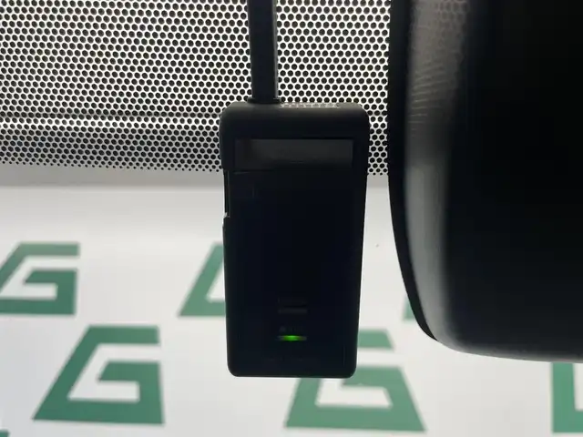 トヨタ カローラツーリング ハイブリッド ダブルバイビー 鹿児島県 2020(令2)年 4.7万km ブラックマイカ 禁煙車/トヨタセーフティセンス/　・レーントレーシングアシスト/　・レーンディバーチャーアラート/　・レーダークルーズコントロール/　・オートマチックハイビーム/ブラインドスポットモニター/純正ナビ機能付きディスプレイオーディオ/　・フルセグTV/　・USB接続/　・AppleCarPlay/　・AndroidAuto/　・MiraCast/　・AM/FM/電動パーキング/電動格納ミラー/オートライト/ETC/バックカメラ/ドライブレコーダー/ステアリングリモコン/冬用社外ホイールタイヤ積み込み