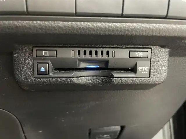 トヨタ カローラツーリング ハイブリッド ダブルバイビー 鹿児島県 2020(令2)年 4.7万km ブラックマイカ 禁煙車/トヨタセーフティセンス/　・レーントレーシングアシスト/　・レーンディバーチャーアラート/　・レーダークルーズコントロール/　・オートマチックハイビーム/ブラインドスポットモニター/純正ナビ機能付きディスプレイオーディオ/　・フルセグTV/　・USB接続/　・AppleCarPlay/　・AndroidAuto/　・MiraCast/　・AM/FM/電動パーキング/電動格納ミラー/オートライト/ETC/バックカメラ/ドライブレコーダー/ステアリングリモコン/冬用社外ホイールタイヤ積み込み