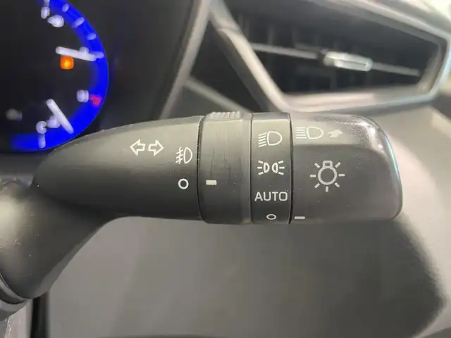 トヨタ カローラツーリング ハイブリッド ダブルバイビー 鹿児島県 2020(令2)年 4.7万km ブラックマイカ 禁煙車/トヨタセーフティセンス/　・レーントレーシングアシスト/　・レーンディバーチャーアラート/　・レーダークルーズコントロール/　・オートマチックハイビーム/ブラインドスポットモニター/純正ナビ機能付きディスプレイオーディオ/　・フルセグTV/　・USB接続/　・AppleCarPlay/　・AndroidAuto/　・MiraCast/　・AM/FM/電動パーキング/電動格納ミラー/オートライト/ETC/バックカメラ/ドライブレコーダー/ステアリングリモコン/冬用社外ホイールタイヤ積み込み