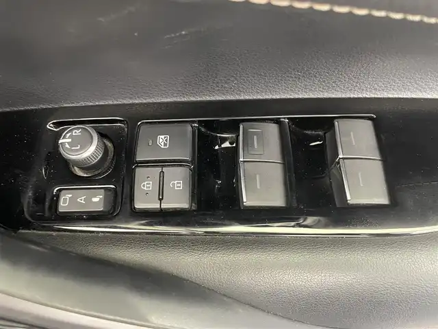 トヨタ カローラツーリング ハイブリッド ダブルバイビー 鹿児島県 2020(令2)年 4.7万km ブラックマイカ 禁煙車/トヨタセーフティセンス/　・レーントレーシングアシスト/　・レーンディバーチャーアラート/　・レーダークルーズコントロール/　・オートマチックハイビーム/ブラインドスポットモニター/純正ナビ機能付きディスプレイオーディオ/　・フルセグTV/　・USB接続/　・AppleCarPlay/　・AndroidAuto/　・MiraCast/　・AM/FM/電動パーキング/電動格納ミラー/オートライト/ETC/バックカメラ/ドライブレコーダー/ステアリングリモコン/冬用社外ホイールタイヤ積み込み