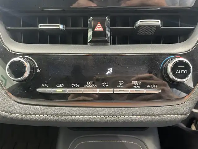 トヨタ カローラツーリング ハイブリッド ダブルバイビー 鹿児島県 2020(令2)年 4.7万km ブラックマイカ 禁煙車/トヨタセーフティセンス/　・レーントレーシングアシスト/　・レーンディバーチャーアラート/　・レーダークルーズコントロール/　・オートマチックハイビーム/ブラインドスポットモニター/純正ナビ機能付きディスプレイオーディオ/　・フルセグTV/　・USB接続/　・AppleCarPlay/　・AndroidAuto/　・MiraCast/　・AM/FM/電動パーキング/電動格納ミラー/オートライト/ETC/バックカメラ/ドライブレコーダー/ステアリングリモコン/冬用社外ホイールタイヤ積み込み