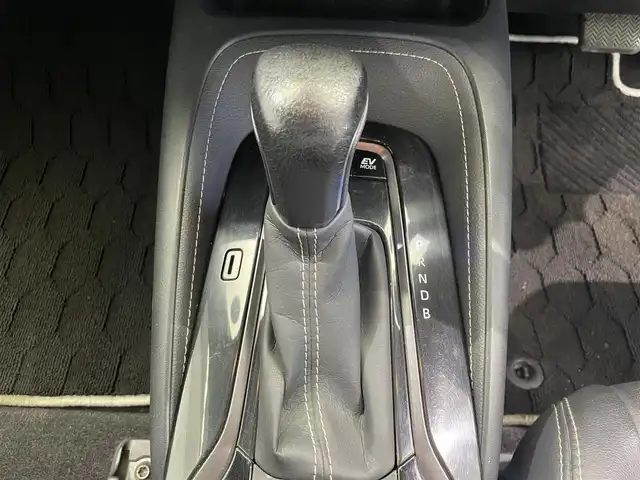 トヨタ カローラツーリング ハイブリッド ダブルバイビー 鹿児島県 2020(令2)年 4.7万km ブラックマイカ 禁煙車/トヨタセーフティセンス/　・レーントレーシングアシスト/　・レーンディバーチャーアラート/　・レーダークルーズコントロール/　・オートマチックハイビーム/ブラインドスポットモニター/純正ナビ機能付きディスプレイオーディオ/　・フルセグTV/　・USB接続/　・AppleCarPlay/　・AndroidAuto/　・MiraCast/　・AM/FM/電動パーキング/電動格納ミラー/オートライト/ETC/バックカメラ/ドライブレコーダー/ステアリングリモコン/冬用社外ホイールタイヤ積み込み