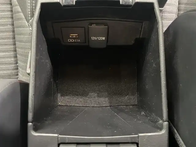 トヨタ カローラツーリング ハイブリッド ダブルバイビー 鹿児島県 2020(令2)年 4.7万km ブラックマイカ 禁煙車/トヨタセーフティセンス/　・レーントレーシングアシスト/　・レーンディバーチャーアラート/　・レーダークルーズコントロール/　・オートマチックハイビーム/ブラインドスポットモニター/純正ナビ機能付きディスプレイオーディオ/　・フルセグTV/　・USB接続/　・AppleCarPlay/　・AndroidAuto/　・MiraCast/　・AM/FM/電動パーキング/電動格納ミラー/オートライト/ETC/バックカメラ/ドライブレコーダー/ステアリングリモコン/冬用社外ホイールタイヤ積み込み