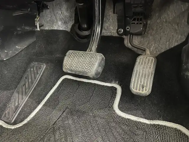 トヨタ カローラツーリング ハイブリッド ダブルバイビー 鹿児島県 2020(令2)年 4.7万km ブラックマイカ 禁煙車/トヨタセーフティセンス/　・レーントレーシングアシスト/　・レーンディバーチャーアラート/　・レーダークルーズコントロール/　・オートマチックハイビーム/ブラインドスポットモニター/純正ナビ機能付きディスプレイオーディオ/　・フルセグTV/　・USB接続/　・AppleCarPlay/　・AndroidAuto/　・MiraCast/　・AM/FM/電動パーキング/電動格納ミラー/オートライト/ETC/バックカメラ/ドライブレコーダー/ステアリングリモコン/冬用社外ホイールタイヤ積み込み