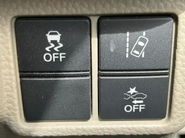 ホンダ Ｎ ＢＯＸ G L ホンダセンシング 熊本県 2019(令1)年 5万km ブリティッシュグリーンP 純正ナビ/・AM/FM/CD/DVD/BT/USB/・フルセグTV/バックカメラ/ホンダセンシング/・衝突軽減ブレーキ/・レーンキープアシスト/・先行車発進お知らせ/・標識検知機能/・オートハイビーム/・レーダークルーズコントロール/片側電動スライドドア/ドライブレコーダー/LEDヘッドライト/横滑り防止装置/ETC/前席シートヒーター/後席ロールサンシェード/電動格納ミラー/ウインカーミラー/ドアバイザー/純正フロアマット/純正アルミホイール