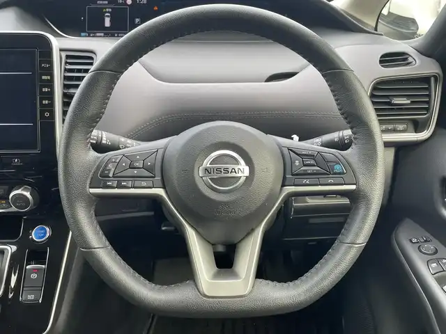 日産 セレナ e－パワー ハイウェイスター V 静岡県 2021(令3)年 8.5万km ダイヤモンドブラック 純正10インチナビ/・フルセグTV/・Bluetooth接続/・DVD再生/プロパイロット/エマージェンシーブレーキ/BSM/スマートルームミラー/アラウンドビューモニター/前後コーナーセンサー/両側パワスラ/電動パーキングブレーキ/オートブレーキホールド/LEDオートライト/オートハイビーム/ビルトインETC/ドラレコ/純正16インチアルミホイール